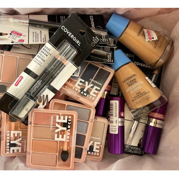 Lot 22 CoverGirl Face/Eyes/Lips Makeup Mixed Lots - Picture 15 of 16